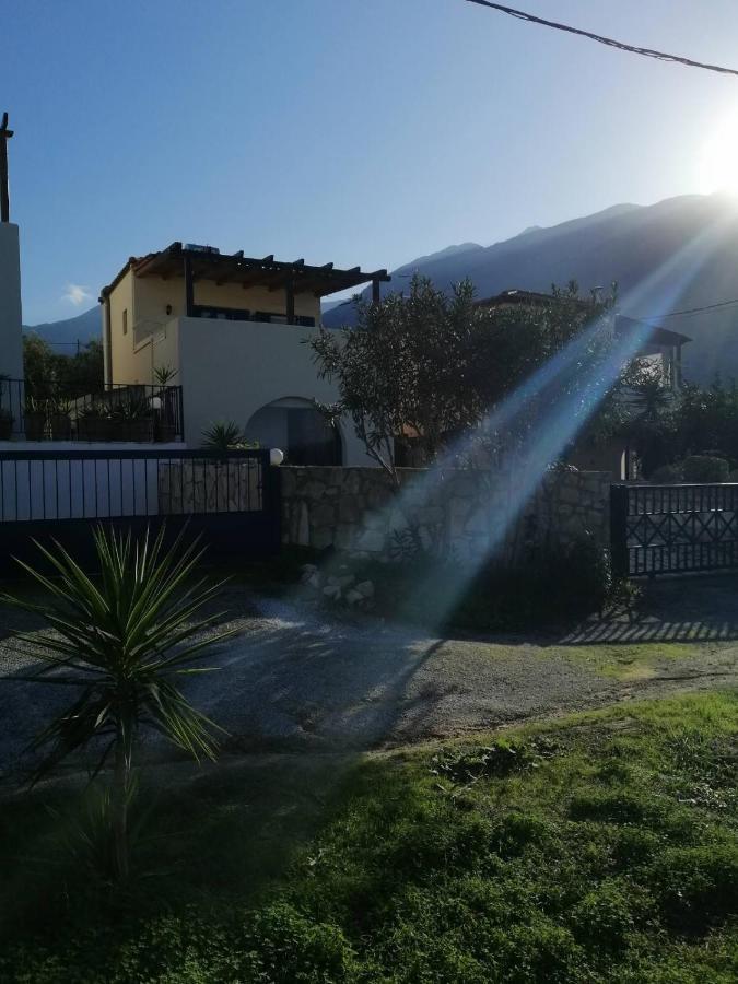 Villa Elan Mouríon Exteriör bild